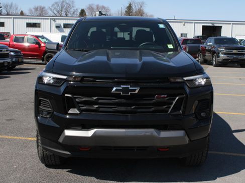 Used 2025 Chevrolet Colorado Z71 image 2