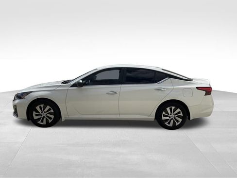 Used 2024 Nissan Altima 2.5 S FWD image 8