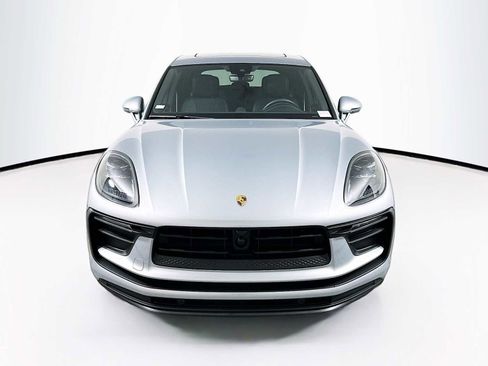 Certified 2025 Porsche Macan image 6