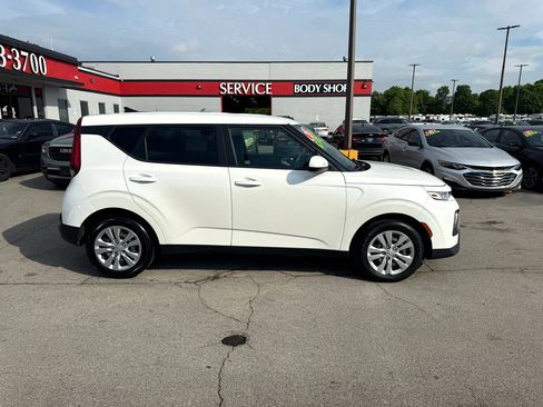 Used 2020 Kia Soul LX image 2