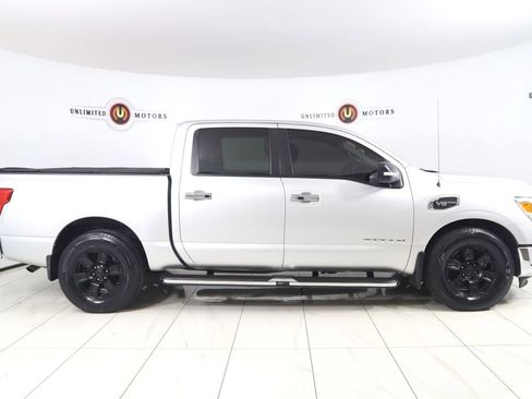 Used 2017 Nissan Titan SV AWD/4WD image 2