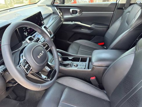 Used 2023 Kia Sorento S image 10