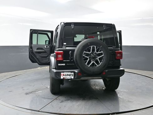 Used 2025 Jeep Wrangler Unlimited Sahara AWD/4WD image 55