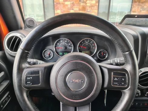 Used 2011 Jeep Wrangler Unlimited Sahara w/ Dual Top Group AWD/4WD image 11