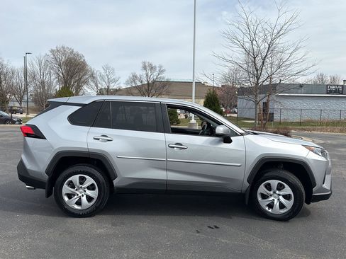Used 2022 Toyota RAV4 LE AWD/4WD image 12