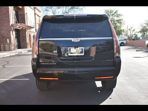 Used 2017 Cadillac Escalade Luxury image 9