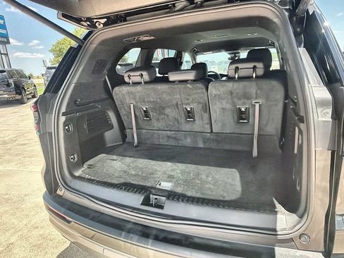 Certified 2026 GMC Acadia Elevation w/ Elevation Premium Package FWD image 25