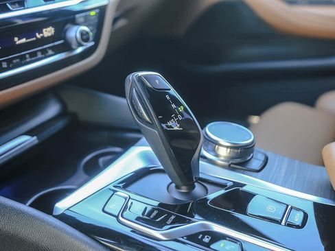 Certified 2023 BMW 530e w/ Convenience Package image 19