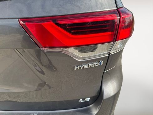 Certified 2019 Toyota Highlander LE AWD/4WD image 43