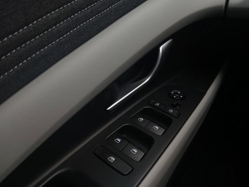 New 2025 Hyundai Elantra Limited image 18