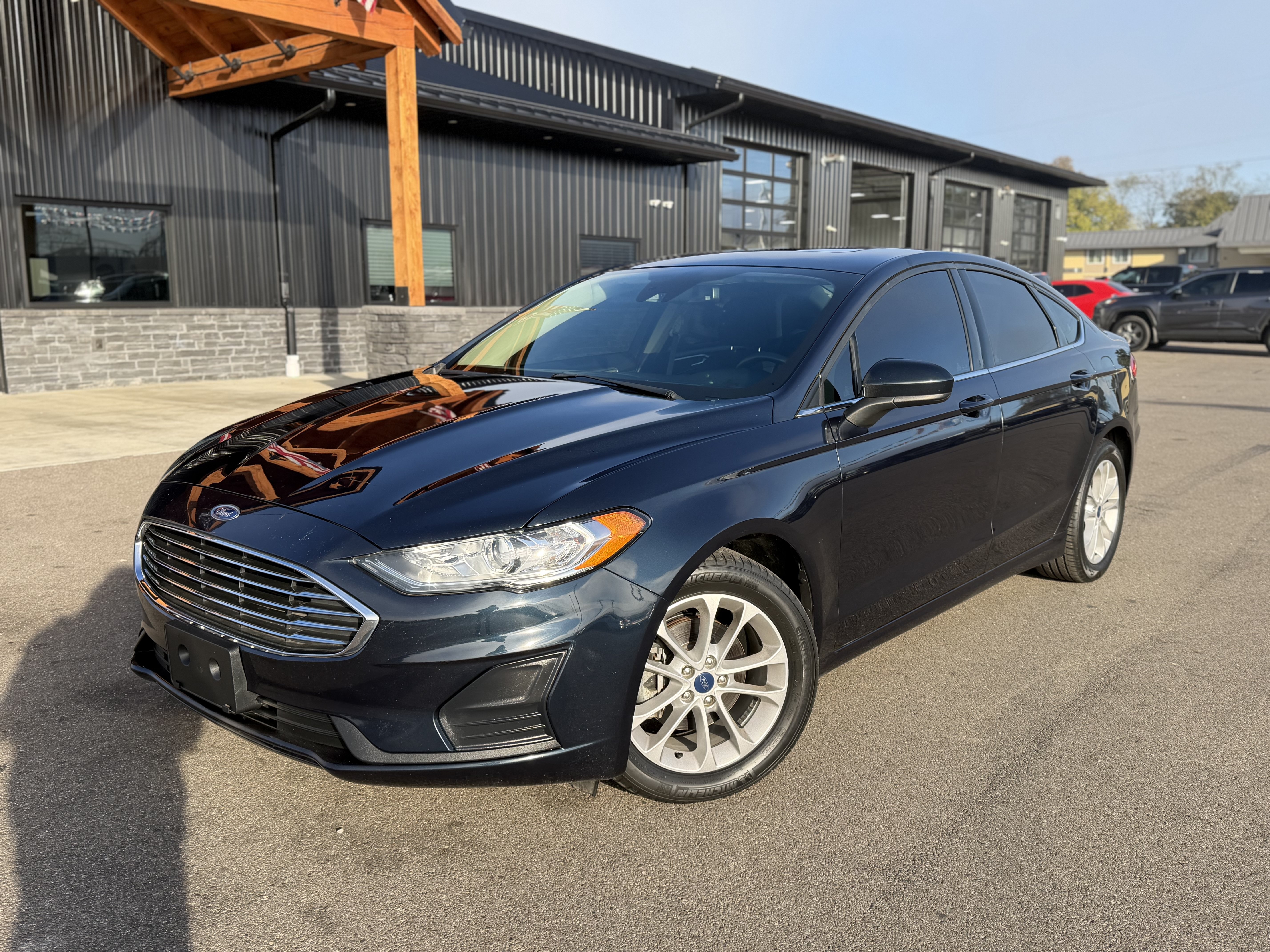 Used 2020 Ford Fusion SE FWD image 1