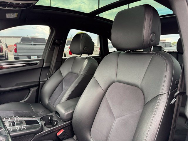 Used 2021 Porsche Macan AWD/4WD image 32