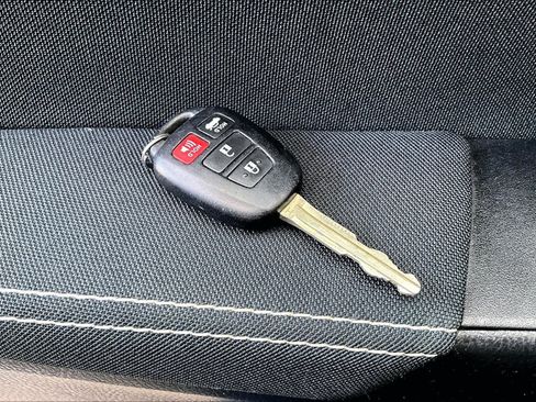 Used 2016 Toyota Corolla LE FWD image 15