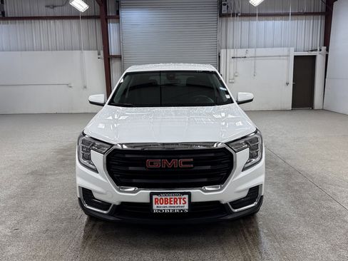 Used 2024 GMC Terrain SLE image 21