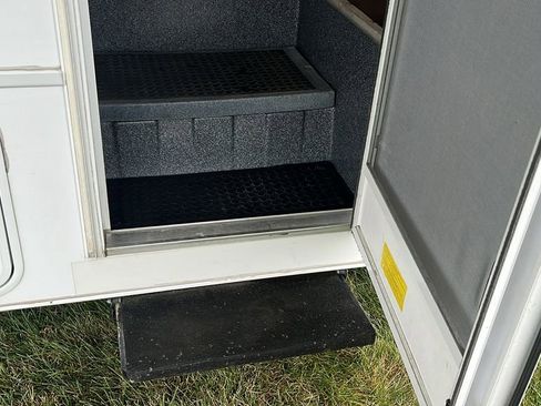 Used 2013 Ford E-450 and Econoline 450 Super Duty w/ Motorhome Prep Pkg image 14