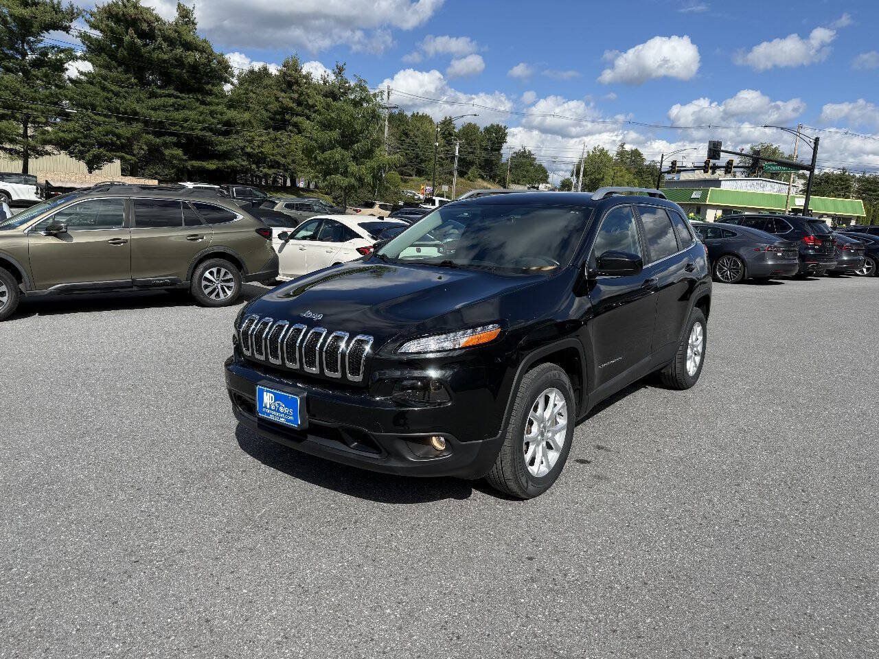 Used 2016 Jeep Cherokee Latitude w/ Cold Weather Group AWD/4WD image 3