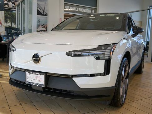 New 2026 Volvo EX30 Plus w/ Climate Package image 2