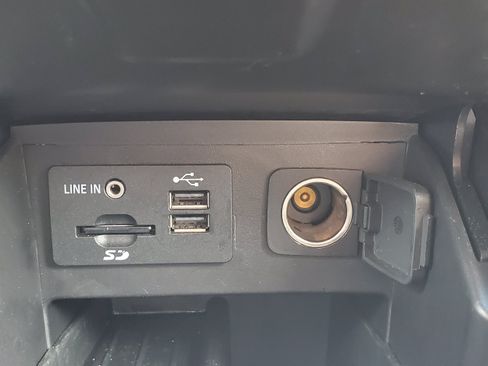 Used 2015 Ford Explorer XLT w/ Equipment Group 202B AWD/4WD image 23
