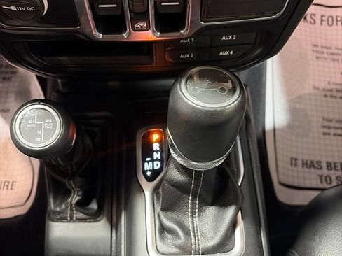 Used 2019 Jeep Wrangler Unlimited Sahara w/ Advanced Safety Group AWD/4WD image 33