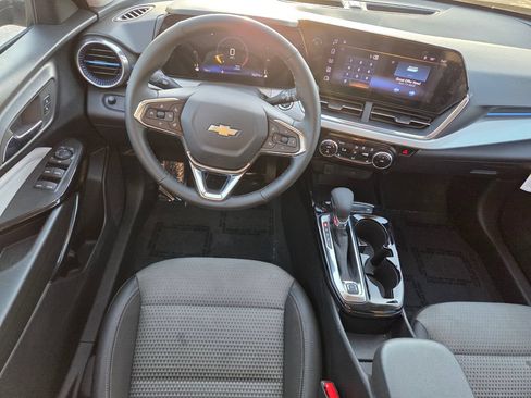 Certified 2026 Chevrolet Trax LT w/ Driver Confidence Package FWD image 9