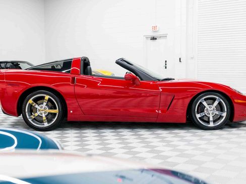 Used 2009 Chevrolet Corvette Coupe w/ Z51 Performance Package RWD image 6