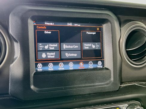 Used 2022 Jeep Wrangler Sport AWD/4WD image 19