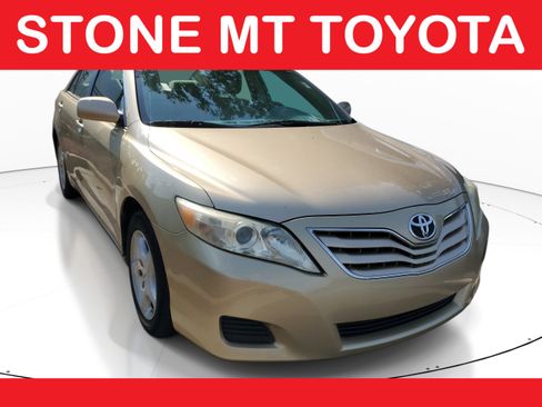 Used 2010 Toyota Camry FWD image 1