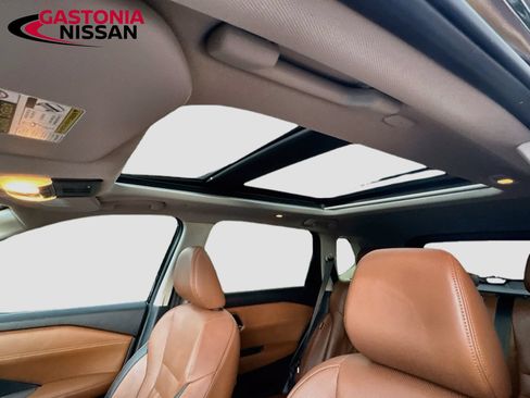 Used 2025 Nissan Rogue Platinum w/ Platinum Premium Package FWD image 27