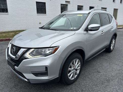 Used 2020 Nissan Rogue SV image 8