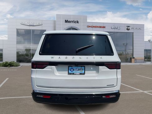 Used 2023 Jeep Wagoneer 4WD w/ Convenience Group I image 7