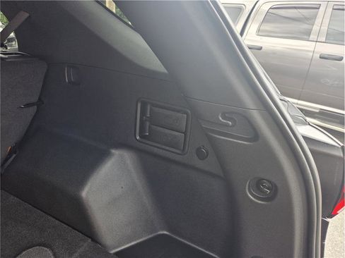 Used 2023 Chevrolet Equinox LT AWD/4WD image 28