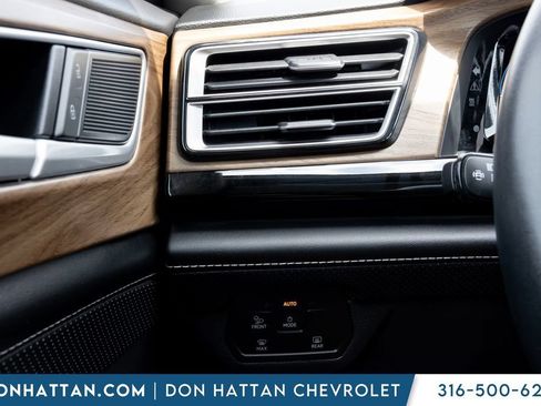 Used 2024 Volkswagen Atlas SE AWD/4WD image 9