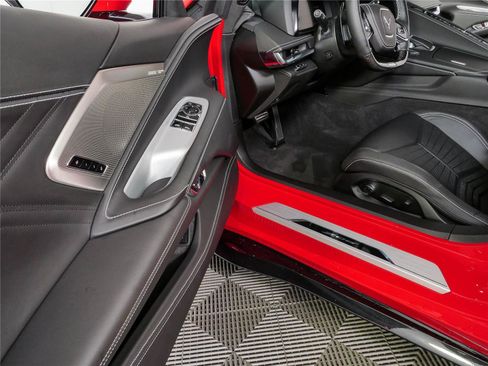Used 2024 Chevrolet Corvette Z06 RWD image 8