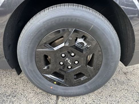 New 2026 Kia Carnival LX FWD image 5