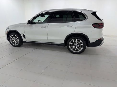 Used 2026 BMW X5 xDrive40i w/ Premium Package image 2