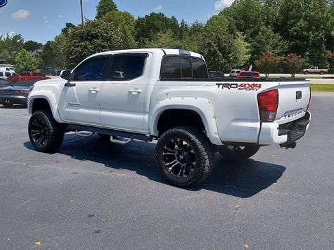 Used 2016 Toyota Tacoma TRD Sport w/ Premium & Technology Package AWD/4WD image 6