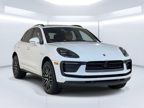 New 2026 Porsche Macan AWD/4WD image 3