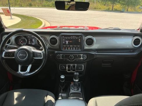 Used 2018 Jeep Wrangler Unlimited Sahara w/ Uconnect 4C Nav & Sound Group AWD/4WD image 22