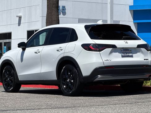 Used 2025 Honda HR-V Sport image 3