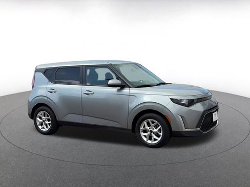 Used 2025 Kia Soul LX w/ LX Technology Package image 2