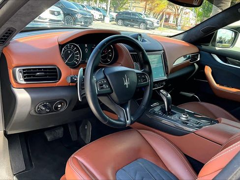 Used 2021 Maserati Levante GranLusso image 18