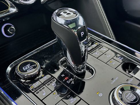 Used 2024 Bentley Flying Spur V8 AWD/4WD image 29