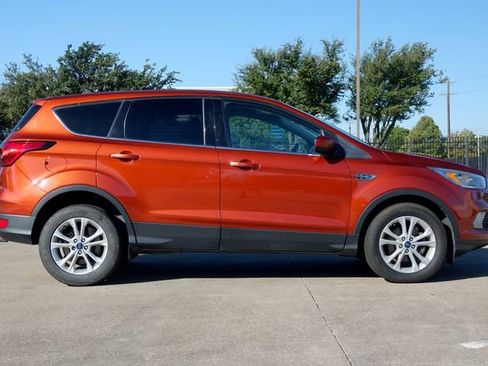 Used 2019 Ford Escape SE image 14