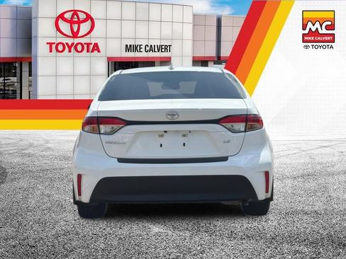 Used 2024 Toyota Corolla LE w/ LE Convenience Package FWD image 4