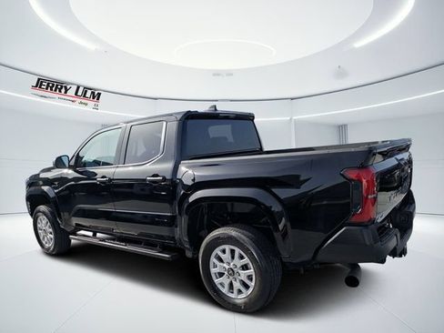 Used 2025 Toyota Tacoma SR AWD/4WD image 5