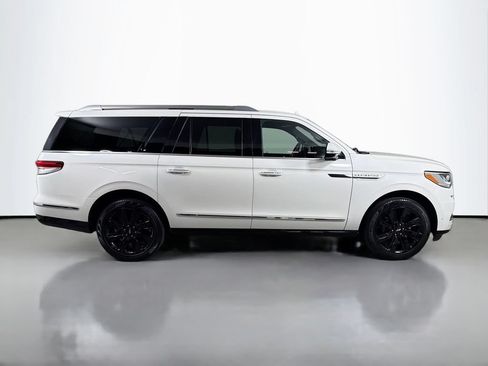 Certified 2023 Lincoln Navigator L Reserve RWD image 4