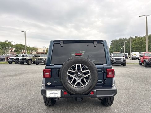 Used 2025 Jeep Wrangler Unlimited Sahara w/ Safety Group AWD/4WD image 4