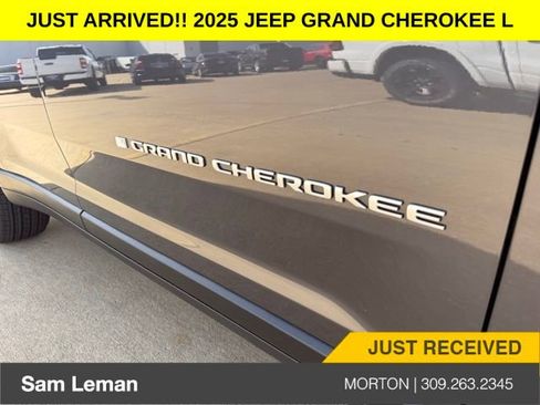 New 2025 Jeep Grand Cherokee L Laredo image 4