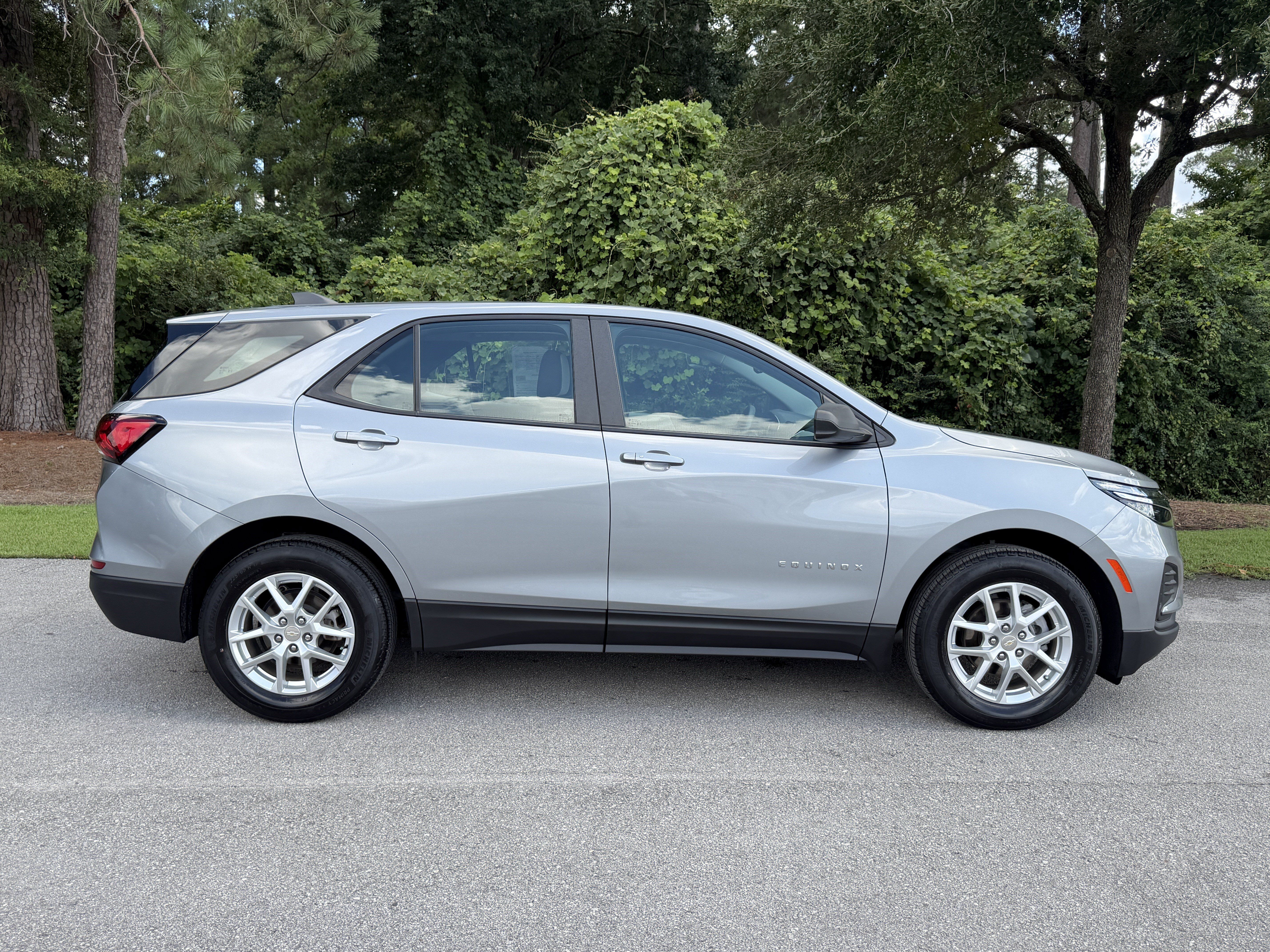 Used 2024 Chevrolet Equinox LS FWD image 34