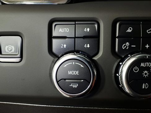 Used 2025 GMC Sierra 2500 AT4 AWD/4WD image 14